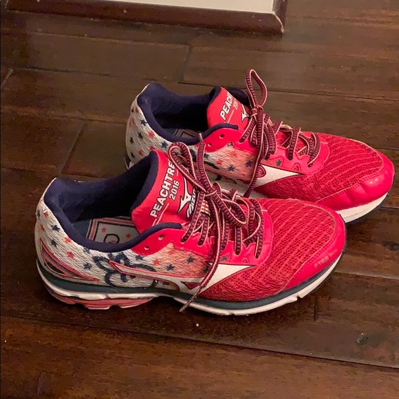 peachtree road race mizuno shoes